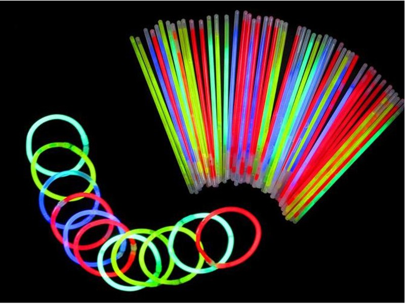 100-Pack Assorted Colour Glow Sticks for Parties