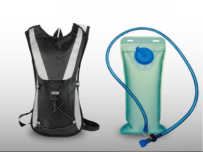 Nylon Backpack with 2L Water Bladder for Outdoor Sports