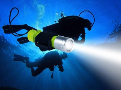 1000LM 60M Waterproof LED Diving Flashlight with Wrist Strap